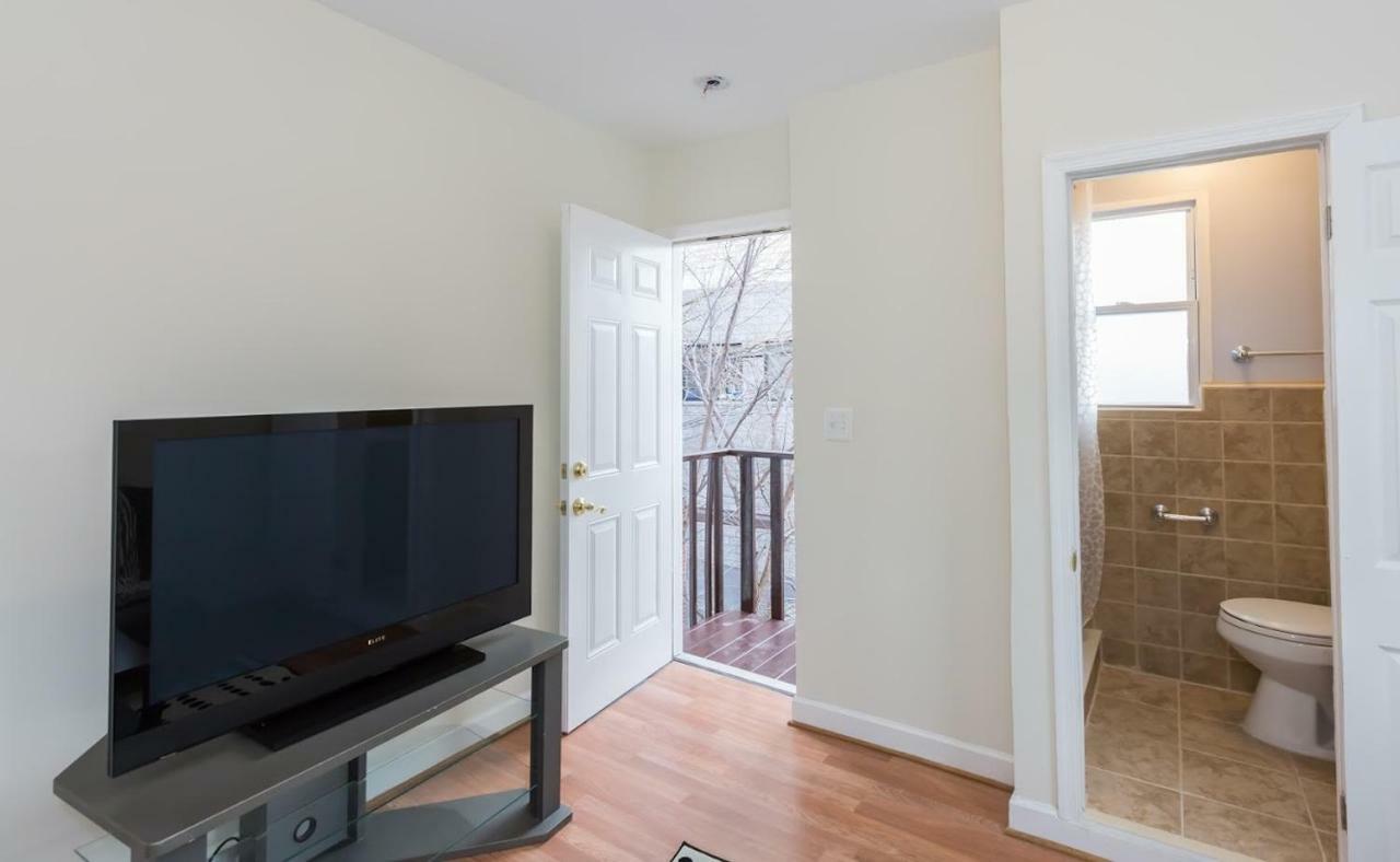 Charming - 3 Min Walk To Petworth Metro Station; 10 Min To Convention Center Pensión *